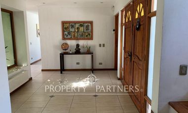 Hermosa Casa con Piscina y jardin formado