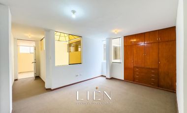 Departamento de amplias dimensiones y terraza enorme en Surco