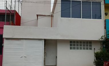 CASA EN VENTA EN VALLE DE LOS PINOS