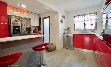 Linda y Renovada-Casa en Condominio