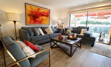 Linda y Renovada-Casa en Condominio