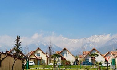 Linda y Renovada-Casa en Condominio