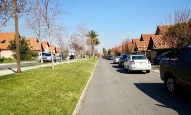 Linda y Renovada-Casa en Condominio