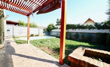 Linda y Renovada-Casa en Condominio