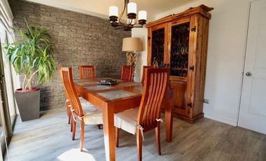 Linda y Renovada-Casa en Condominio