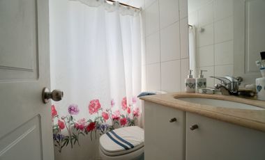 Linda y Renovada-Casa en Condominio