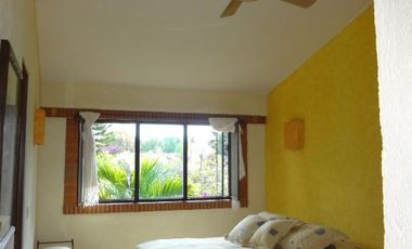 Casa con jardín y alberca en Fraccionamiento las Fincas, Jiutepec