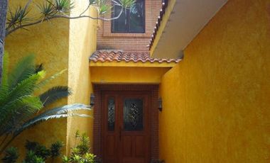 Casa con jardín y alberca en Fraccionamiento las Fincas, Jiutepec