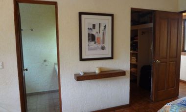 Casa con jardín y alberca en Fraccionamiento las Fincas, Jiutepec