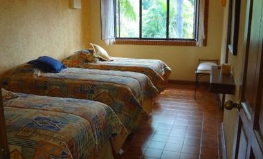 Casa con jardín y alberca en Fraccionamiento las Fincas, Jiutepec