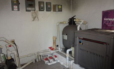 Casa con jardín y alberca en Fraccionamiento las Fincas, Jiutepec