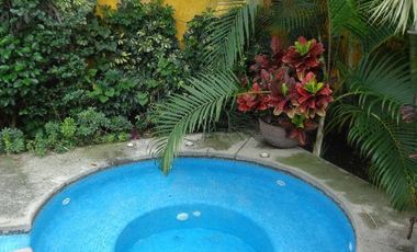 Casa con jardín y alberca en Fraccionamiento las Fincas, Jiutepec