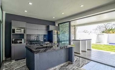 Hermosa Residencia en venta  Burgos Bugambilias