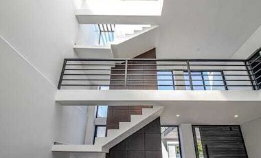 Hermosa Residencia en venta  Burgos Bugambilias