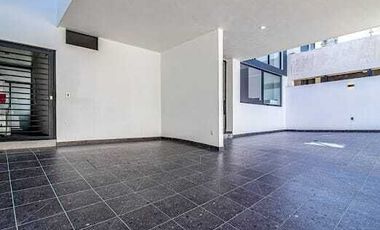 Hermosa Residencia en venta  Burgos Bugambilias