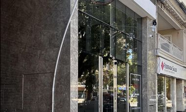 Local en  planta baja sobra Bv Galvez