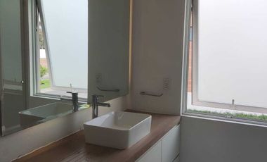 Estrene residencia 3  recámaras, jardín ,alberca, vista al fairway.