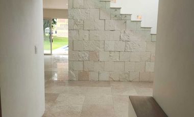Estrene residencia 3  recámaras, jardín ,alberca, vista al fairway.
