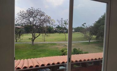Estrene residencia 3  recámaras, jardín ,alberca, vista al fairway.