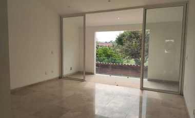 Estrene residencia 3  recámaras, jardín ,alberca, vista al fairway.