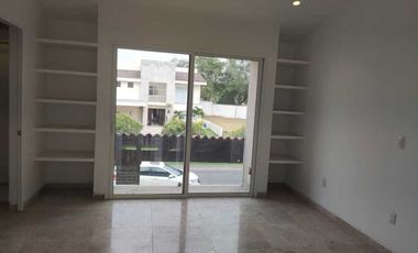 Estrene residencia 3  recámaras, jardín ,alberca, vista al fairway.