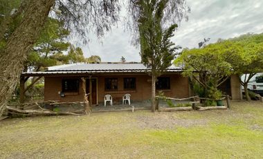 Casa con cuatro cabañas en venta - 6 dormitorios 6 baños - 298mts2 - Bahía San Blas