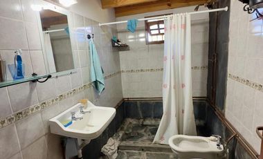 Casa con cuatro cabañas en venta - 6 dormitorios 6 baños - 298mts2 - Bahía San Blas
