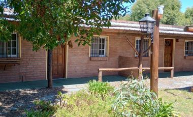 Casa con cuatro cabañas en venta - 6 dormitorios 6 baños - 298mts2 - Bahía San Blas
