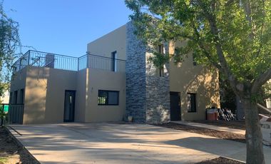 Casa en venta - 4 Dormitorios 4 Baños - 775mts2 - Escobar