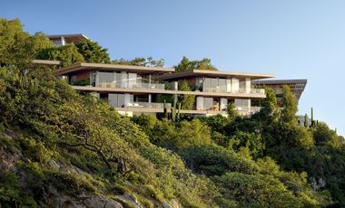 Experience Luxury Living in Huatulco's Premier Community! 4 bedroom Villa