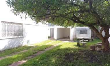 Casa en venta - 4 Dormitorios 2 Baños - Cochera - 450Mts2 - Mar del Tuyú