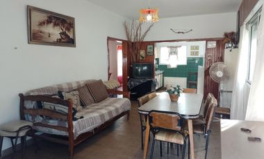 Casa en venta - 4 Dormitorios 2 Baños - Cochera - 450Mts2 - Mar del Tuyú