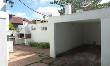 Casa en venta - 4 Dormitorios 2 Baños - Cochera - 450Mts2 - Mar del Tuyú