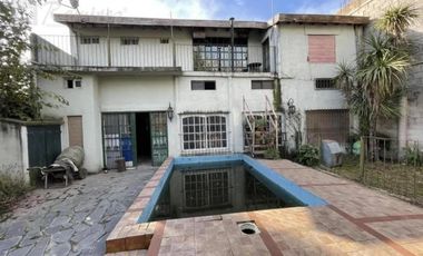 Casa en venta - 5 Dormitorios 4 Baños - Moreno