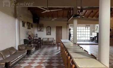 Casa en venta - 5 Dormitorios 4 Baños - Moreno