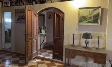 Casa en venta - 5 Dormitorios 4 Baños - Moreno