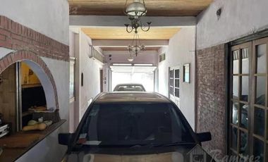 Casa en venta - 5 Dormitorios 4 Baños - Moreno