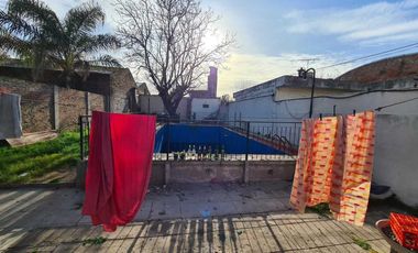 Casa en venta - 2 Dormitorios 2 Baños - Cochera - 430Mts2 - Quilmes