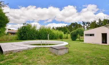 Casa en venta - 2 dormitorios 1 baño 2 cocheras - 1000mts2 - El Rodeo, Abasto [FINANCIADA]