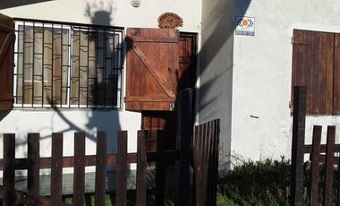 Casa en venta - 4 Dormitorios 1 Baño - Cochera - 200Mts2 - Las Toninas