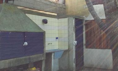 Casa en venta - 4 Dormitorios 1 Baño - Cochera - 200Mts2 - Las Toninas