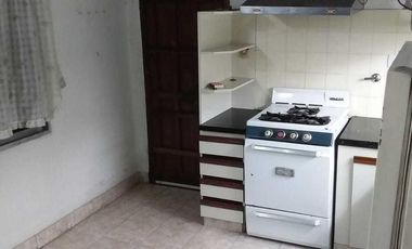 Casa en venta - 4 Dormitorios 1 Baño - Cochera - 200Mts2 - Las Toninas