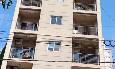 Departamento 4 ambientes con Cochera y Balcon - Quilmes Centro