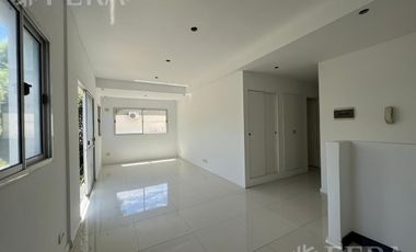 Venta departamento 3 ambientes con patio en Wilde (30923)