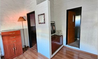 Casa en venta de 4 dormitorios jardín, quincho piscina. Barrio Santa Rita. Excelente estado