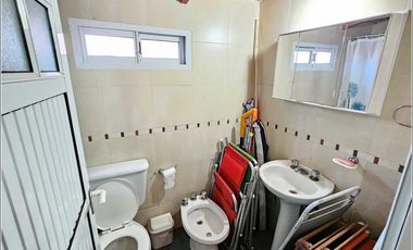 Casa en venta de 4 dormitorios jardín, quincho piscina. Barrio Santa Rita. Excelente estado