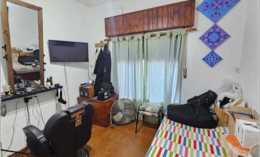 Casa en venta de 4 dormitorios jardín, quincho piscina. Barrio Santa Rita. Excelente estado