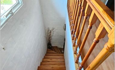 Casa en venta de 4 dormitorios jardín, quincho piscina. Barrio Santa Rita. Excelente estado