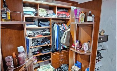 Casa en venta de 4 dormitorios jardín, quincho piscina. Barrio Santa Rita. Excelente estado