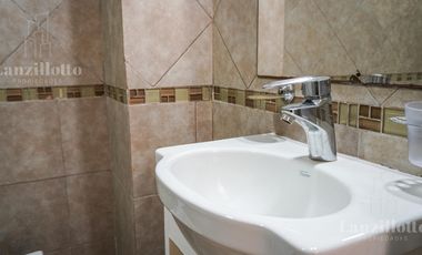 Departamento 2 ambientes con cochera cubierta en venta en Lanús Este